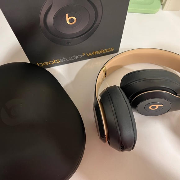 Beats by Dre Studio3 Wireless Skyline Collection Shadow Gray - Picture 3 of 7